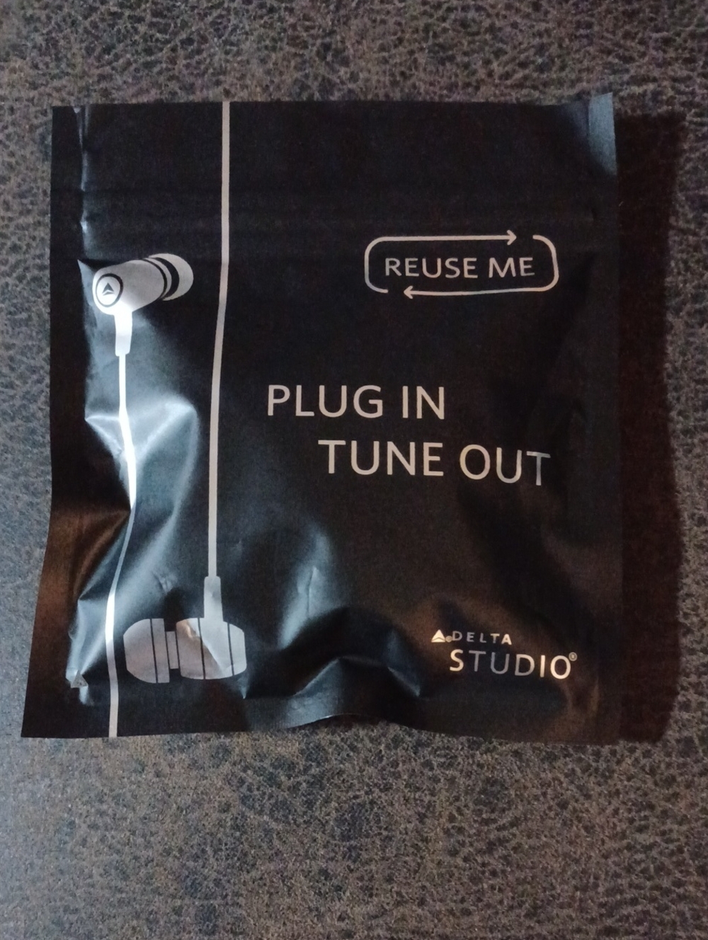 4/$30 New Wired In-Ear Earbud Headphones - Delta Airlines